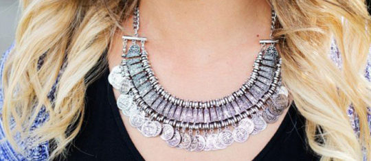 porter vos bijoux fantaisie en fonction de votre style